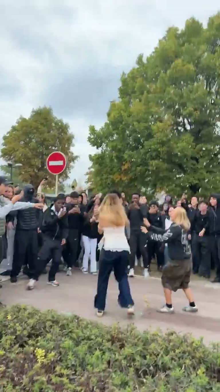 Blockade at an Annecy School Turns Physical as Crowd Watches